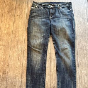 Women’s size 14M Rock & Republic Berlin classic style blue jeans.